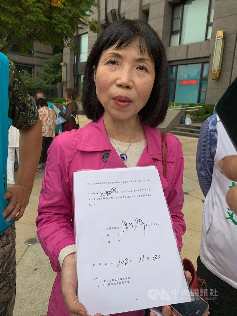 一邊一國行動黨發言人陳昭姿(圖)等人20日前往高雄,邀請前總統陳水扁列一邊一國行動黨的不分區立委參選人,並取得陳水扁的簽署同意書。中央社記者王淑芬攝 108年11月20日