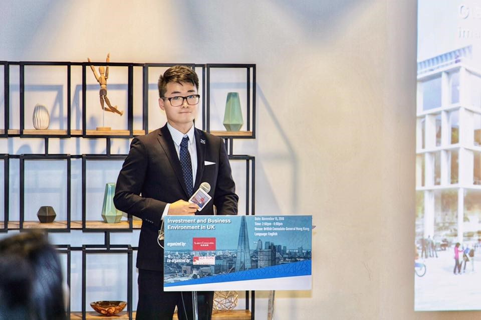 英國駐香港總領事館前職員鄭文傑年中入境深圳後遭中國拘留15天,華爾街日報20日公開他遭秘密警察毆打等施虐細節。(圖取自facebook.com/nightkero)