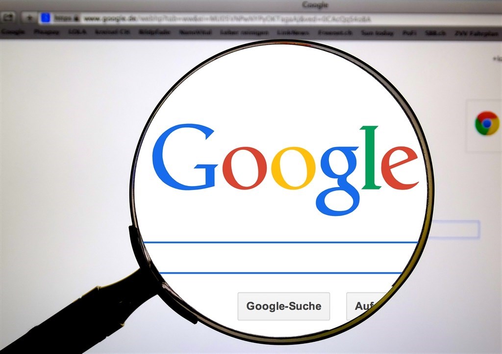 國際特赦組織20日表示,Google及Facebook藉由提供民眾免費網路服務,再使用用戶資訊精準投放賺錢廣告,危及包括意見及言論自由在內的權利。(圖取自Pixabay圖庫)