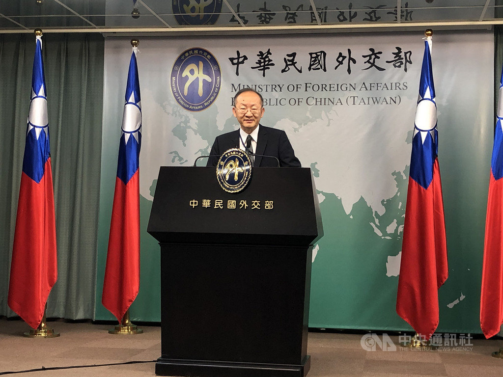智利取消主辦APEC年會,外交部國組司司長陳龍錦21日表示,APEC已決定改於12月在新加坡舉辦總結資深官員會議;目前擬由智利總統發布主席聲明總結年度成果。中央社記者侯姿瑩攝 108年11月21日