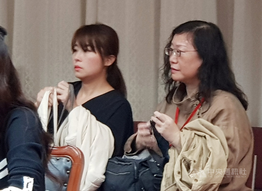 立法院教育及文化委員會21日上午審查109年度中央政府總預算案有關國立故宮博物院主管故宮文物藝術發展基金附屬單位預算案;故宮北院附設商店及網路商城委外廠商「時藝多媒體」兩名人員卻列席。中央社記者鄭景雯攝 108年11月21日
