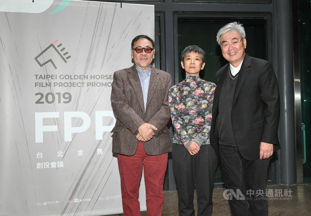 2019金馬創投會議評審由台灣導演王童(左起)、日本製片小坂史子、南韓製片金亨駿組成,王童21日晚間出席金馬創投閉幕式暨頒獎典禮表示,他從今年的企劃案看到「台灣電影正在蛻變」。(金馬執委會提供)中央社記者洪健倫傳真 108年11月21日