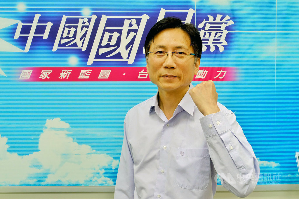 因為不滿國民黨提出的不分區名單,桃園市議員詹江村(圖)日前表示有意登記參選桃園市第一選區立委,但他20日晚間接獲國民黨總統參選人韓國瑜來電勸退,因此決定不登記參選立委。中央社記者吳睿騏桃園攝 108年11月21日