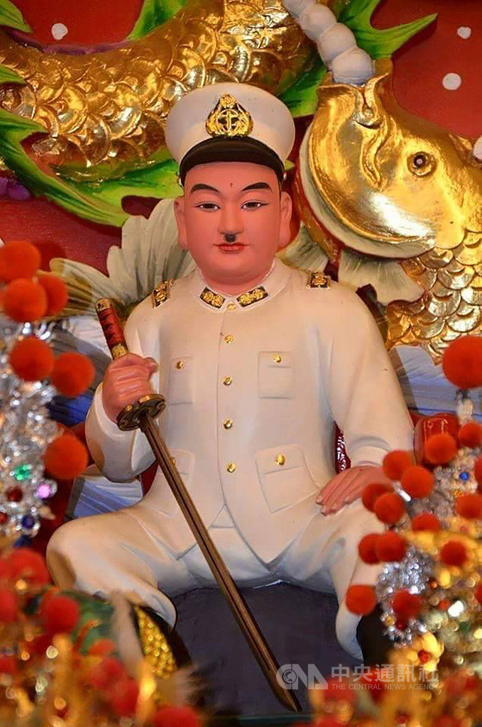 高雄市紅毛港保安堂奉祀二戰時被美軍擊沉的「蓬38號哨戒艇」艦長,主神「海府大元帥」是高田又男。(保安堂提供)中央社記者王淑芬傳真 108年11月21日