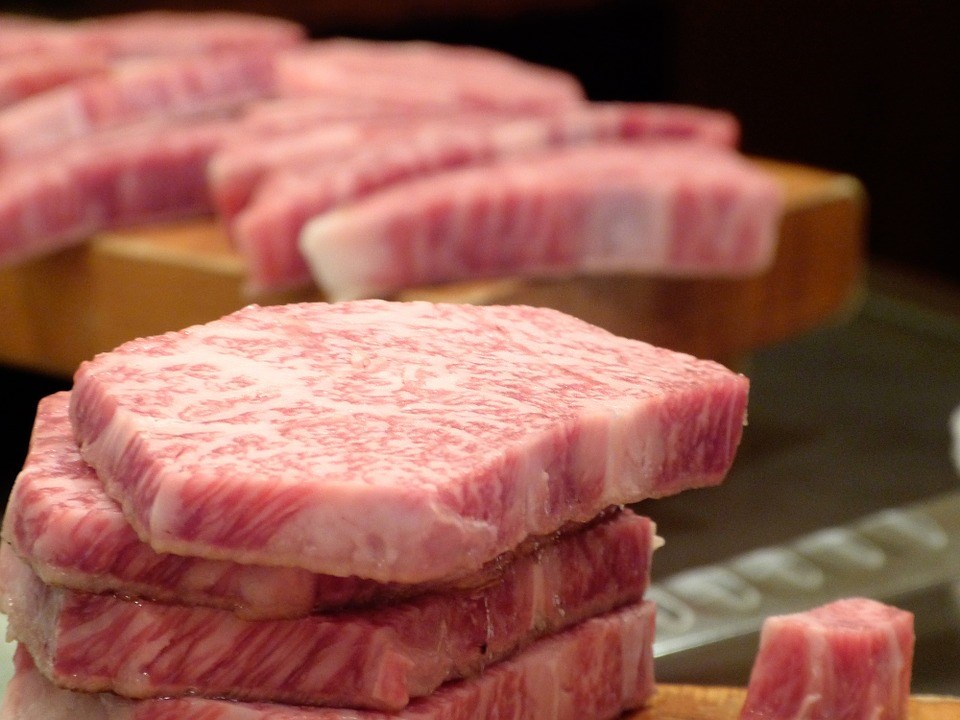 日本牛肉從2001年起停止銷往中國,日本媒體報導,雙方政府正針對日牛重啟外銷中國一事進行協商。(示意圖/圖取自Pixabay圖庫)