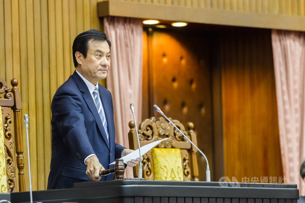立法院院會22日三讀通過中央政府新式戰機採購特別預算,立法院長蘇嘉全(圖)透過臉書發文表示,這項採購案不僅能夠強化台灣自身防衛力量,同時也有助於深化台美雙邊合作關係,對於維護印太地區的和平穩定,更具有實質效益。(摘自蘇嘉全臉書)中央社記者范正祥傳真 108年11月22日