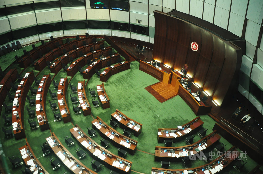 香港立法會議員陳淑莊說,人大不斷釋法,令香港的行政權服務北京、立法權配合行政權,破壞一國兩制。圖攝於11月20日的香港立法會會議廳。中央社記者沈朋達香港攝 108年11月22日