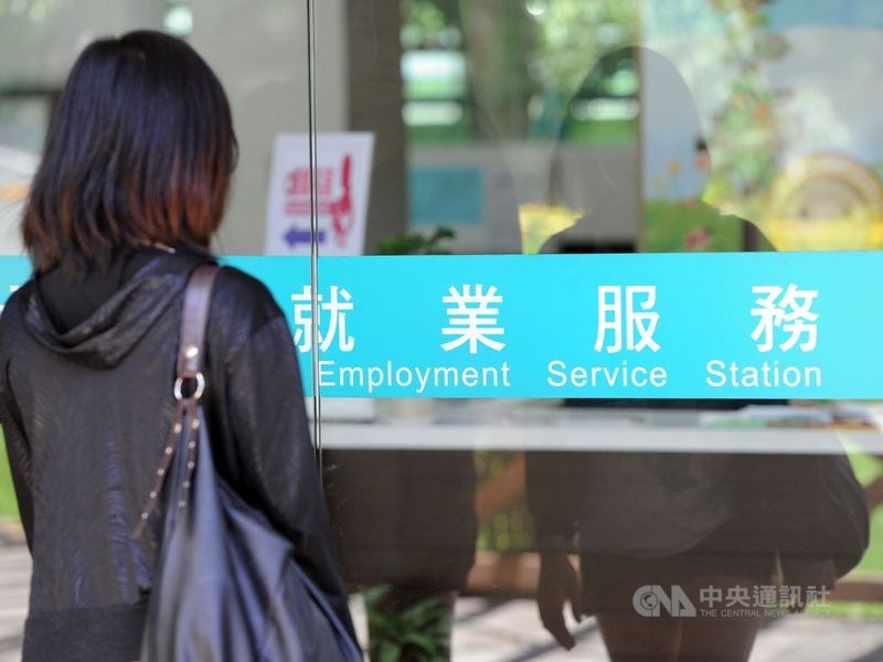 主計總處22日發布10月失業率為3.77%,較9月下降0.03個百分點,但略高於107年同月。(示意圖/中央社檔案照片)
