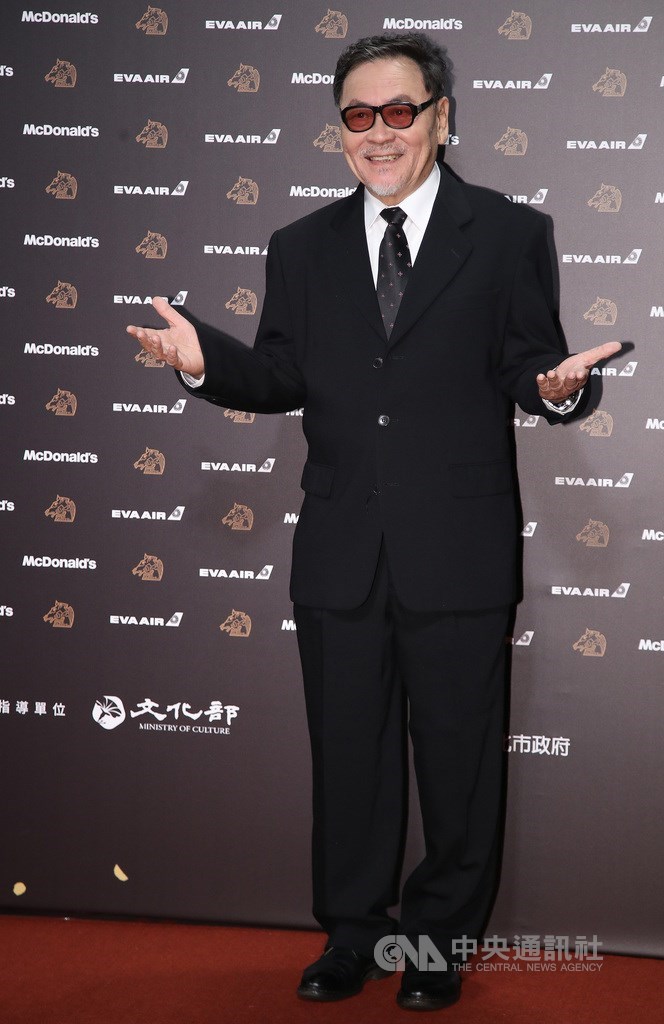 今年終身成就獎得主、導演王童步紅毯。中央社記者張新偉攝 108年11月23日