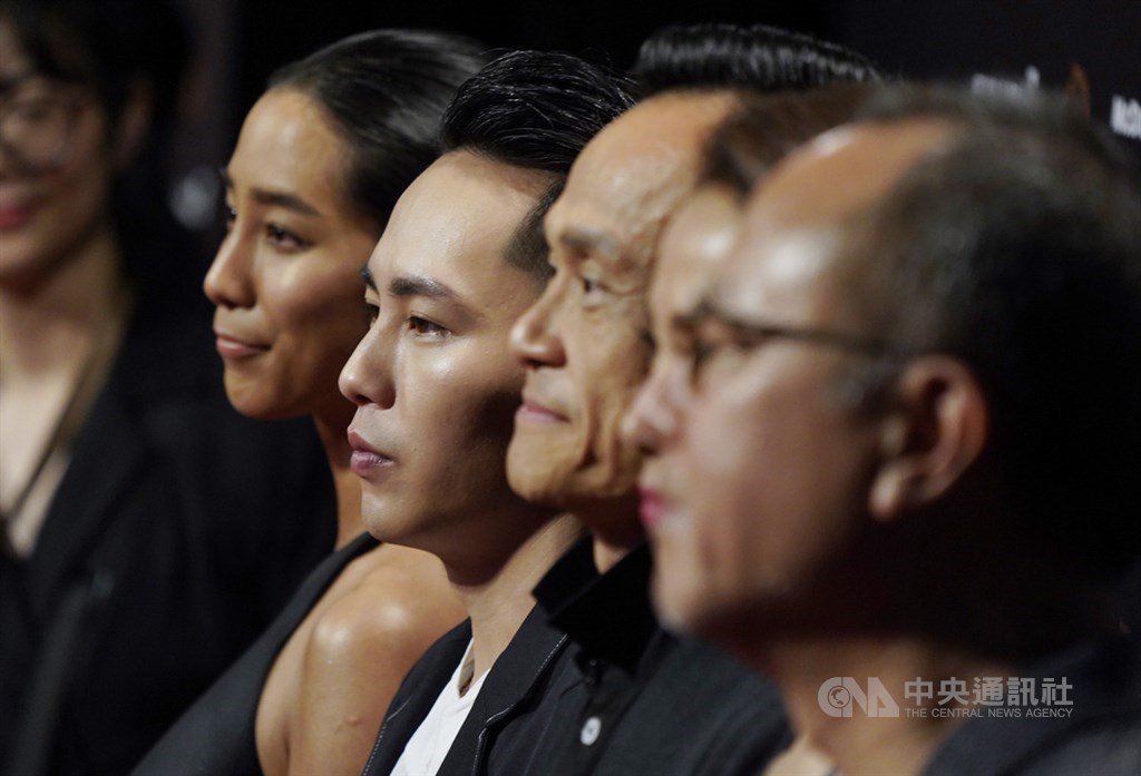 電影「陽光普照」入圍多項獎項,導演與演員們走紅毯時頗受矚目。中央社記者徐肇昌攝 108年11月23日