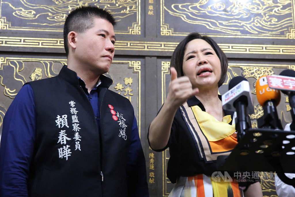 親民黨總統參選人宋楚瑜競選辦公室發言人于美人(右)24日表示,主張幼稚園小、中、大班納入國民義務教育。中央社記者游凱翔攝 108年11月24日