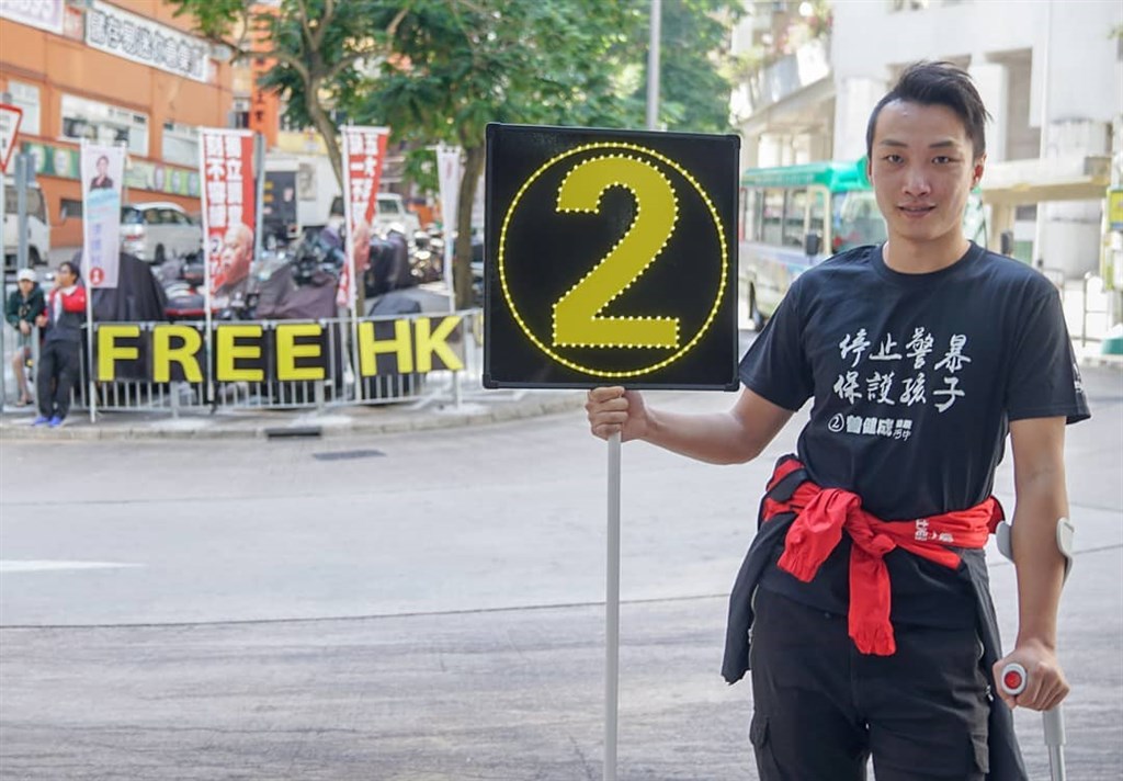 香港區議會選舉24日舉行,「反送中」運動的領軍人物之一、民間人權陣線召集人岑子杰高票當選。(圖取自facebook.com/Sham.Tsz.Kit)