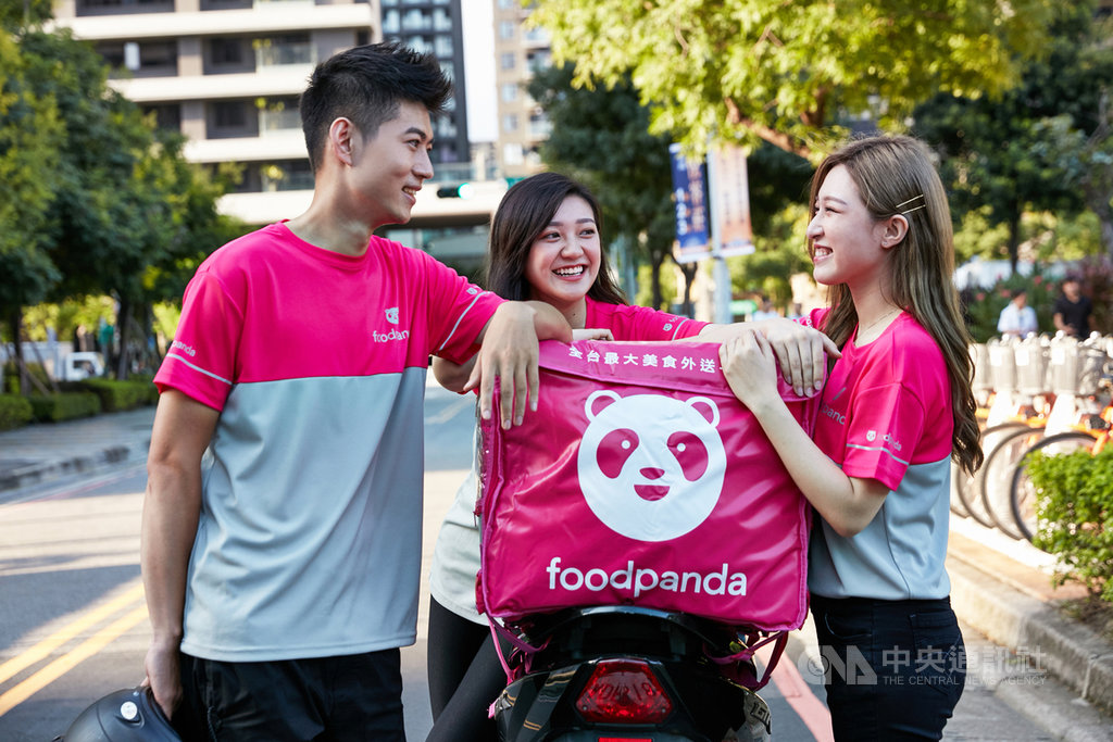 台北市網路平台外送員職業工會25日上路,外送平台業者foodpanda表示,鼓勵旗下外送夥伴視自身情形,決定是否加入工會。 (foodpanda提供)中央社記者蔡芃敏傳真 108年11月25日