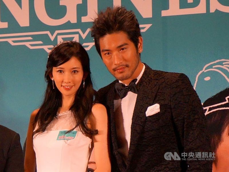 藝人高以翔(右)27日在中國大陸錄節目時意外過世,曾合拍電影「101次求婚」的藝人林志玲(左)在微博寫下悼念「太難過了」。(中央社檔案照片)