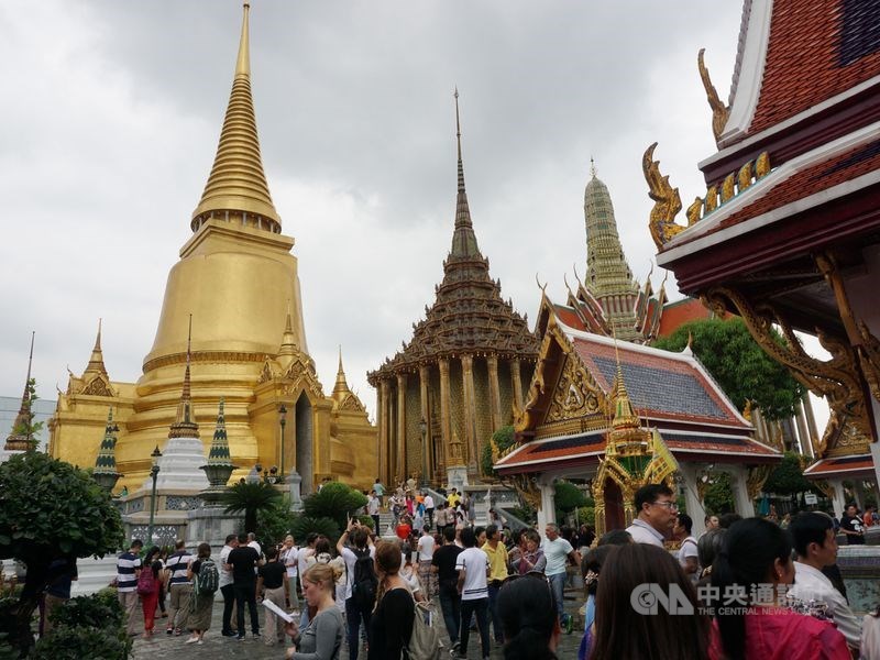 旅行社業者29日證實,申請泰國觀光簽證從12月起必須提供3個月的財力證明影本。圖為泰國大皇宮(玉佛寺)一隅。(中央社檔案照片)