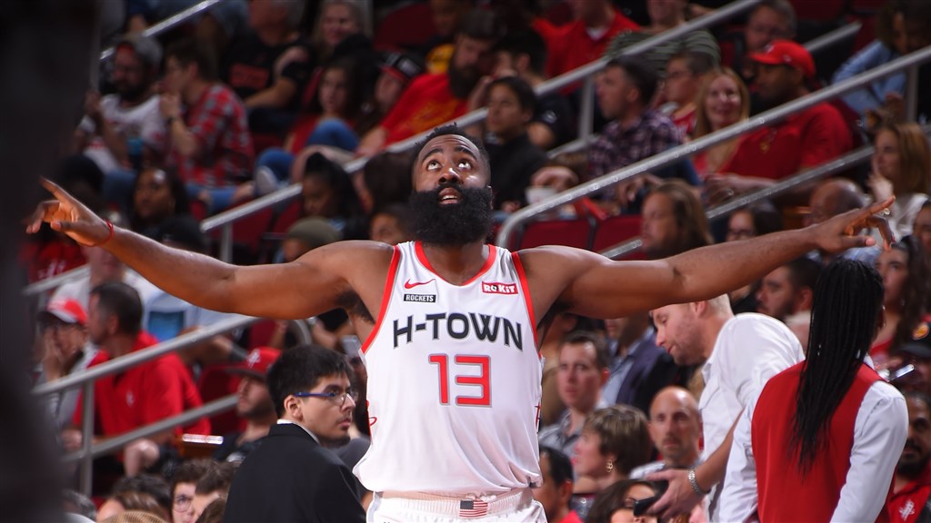 NBA球員哈登30日攻下60分,率休士頓火箭158比111擊敗亞特蘭大老鷹。(圖取自twitter.com/HoustonRockets)