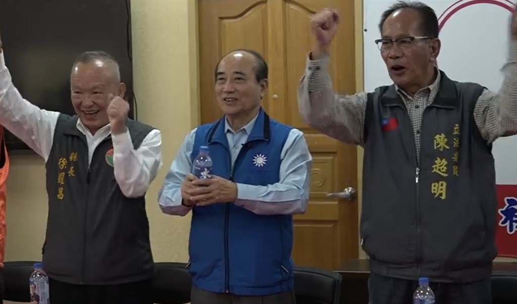 高雄市副市長李四川2日證實曾向前立法院王金平請益,王金平(中)則透過臉書表示,「我支持韓國瑜把市長做好」。(圖取自facebook.com/jingping.tw)