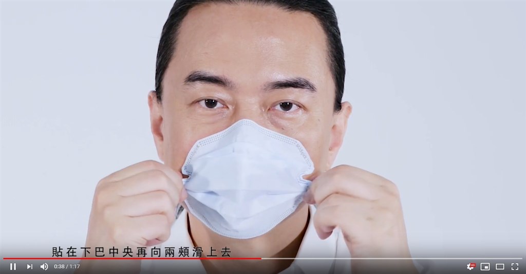 綠黨桃園市議員王浩宇指出,時代力量不分區立委參選人翟本喬(圖)在活動上發放的口罩零售價超過150元,涉嫌違反選罷法;翟本喬說,廠商給時力的友情價含稅28元,沒違反選罷法的問題。(圖取自Ben Jai YouTube頻道網頁youtube.com)