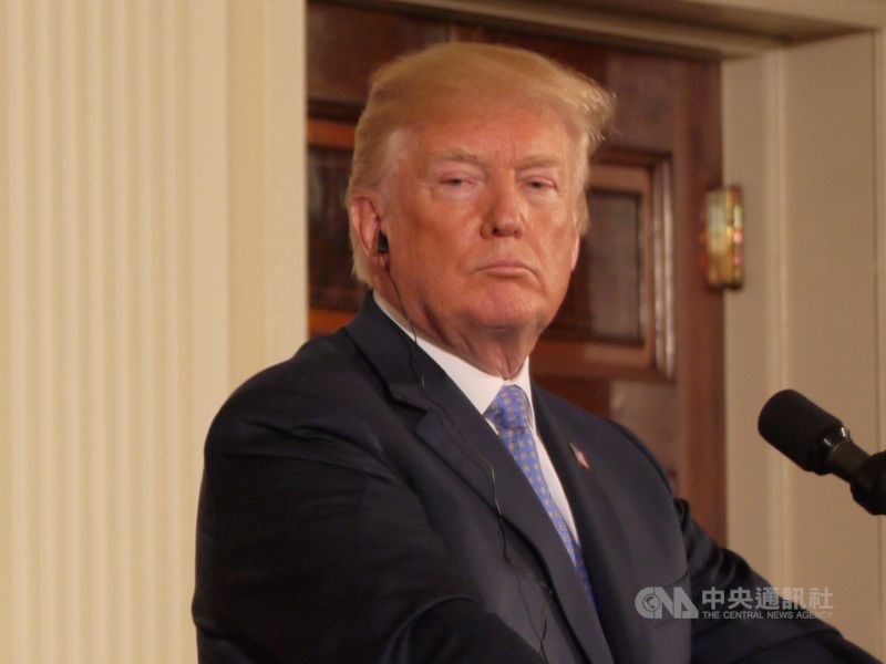 美國白宮1日致函聯邦眾議院司法委員會主席納德勒,表示總統川普(圖)不會派代表出席彈劾調查聽證會。(中央社檔案照片)