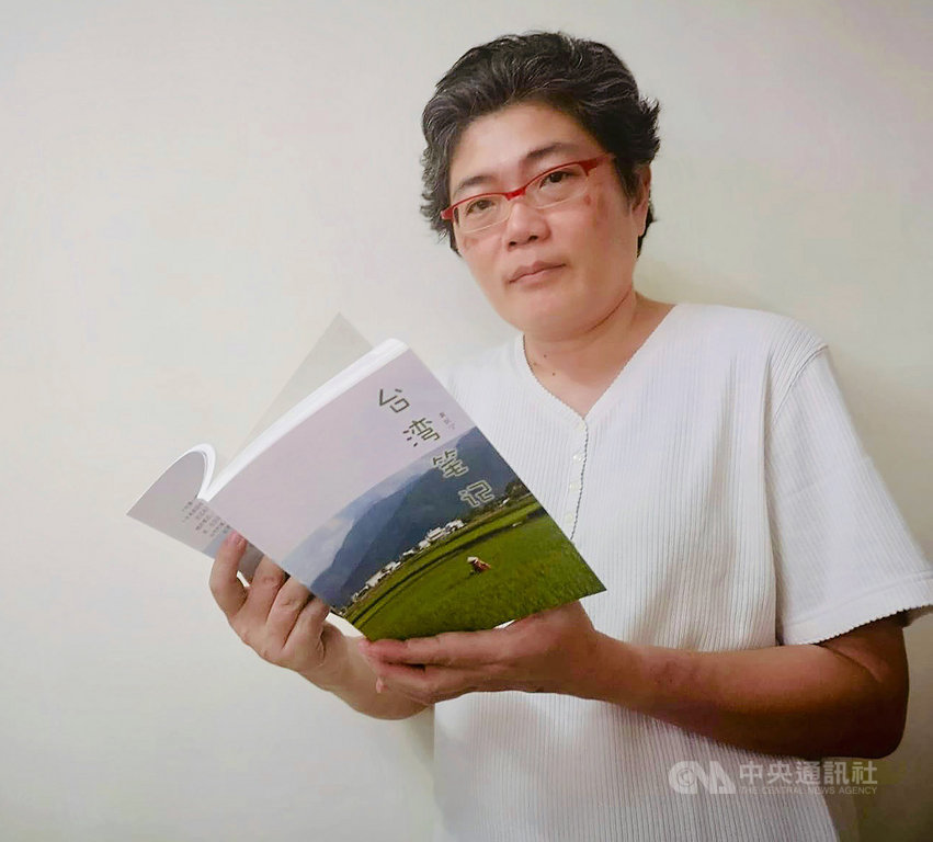 新加坡媒體人黃匡寧多年來寫台灣旅遊經歷,憑藉對媽媽娘家台灣的特殊情懷,最近以新書「台灣筆記」為筆耕台灣10年代表作。(黃匡寧提供)中央社記者黃自強新加坡傳真 108年12月2日