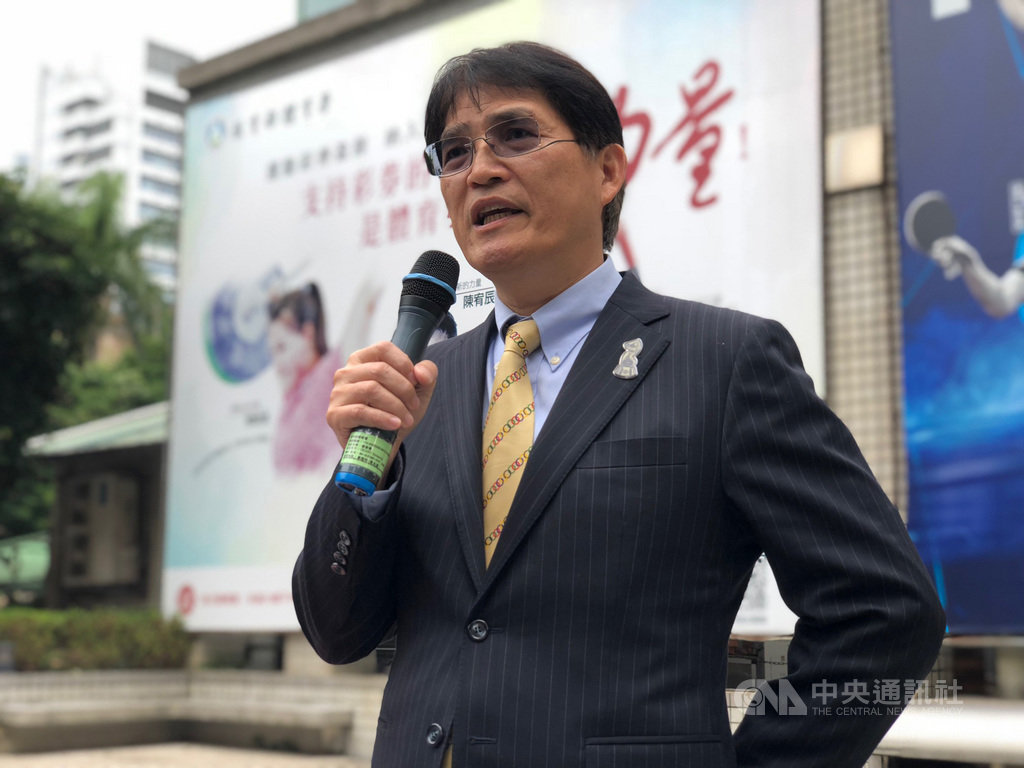針對6搶1奧運最終資格賽舉辦權,棒協盼能調整3方協議書,中職則難接受。體育署長高俊雄(圖)3日表示,這兩天將拜訪或電話聯繫棒協理事長辜仲諒、中職會長吳志揚,盼確定未來合作模式,他強調,棒協和職棒一定要合作 只是合作模式可能會微調。中央社記者黃巧雯攝 108年12月3日