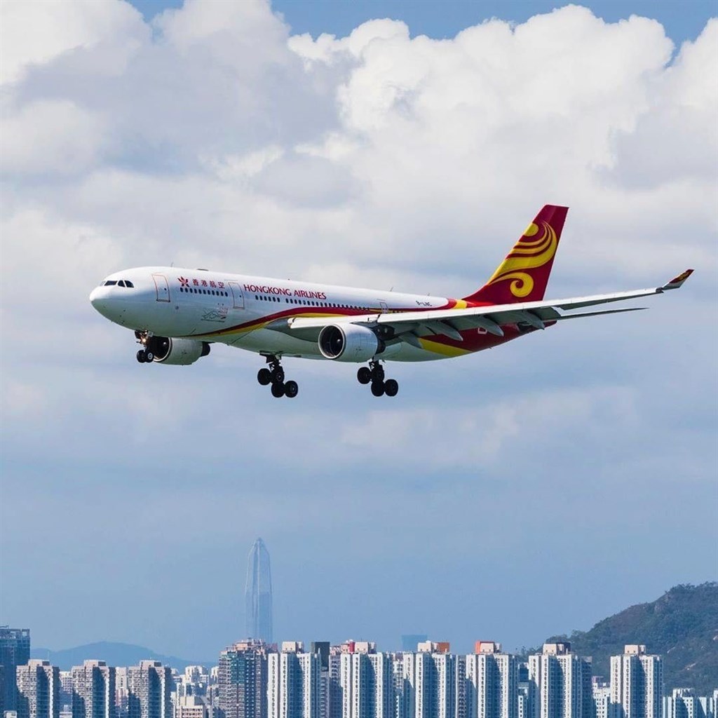 香港空運牌照局2日表示,香港航空必須在12月7日前改善財務狀況,否則營業執照可能會被暫停,甚至被吊銷。(圖取自香港航空IG網頁instagram.com/hkairlines)