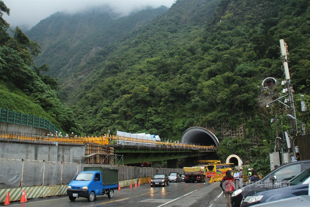 蘇花改預計民國109年1月通車,客運業者初步規劃票價3日出爐,統聯客運南港到花蓮票價新台幣320元。(示意圖/中央社檔案照片)