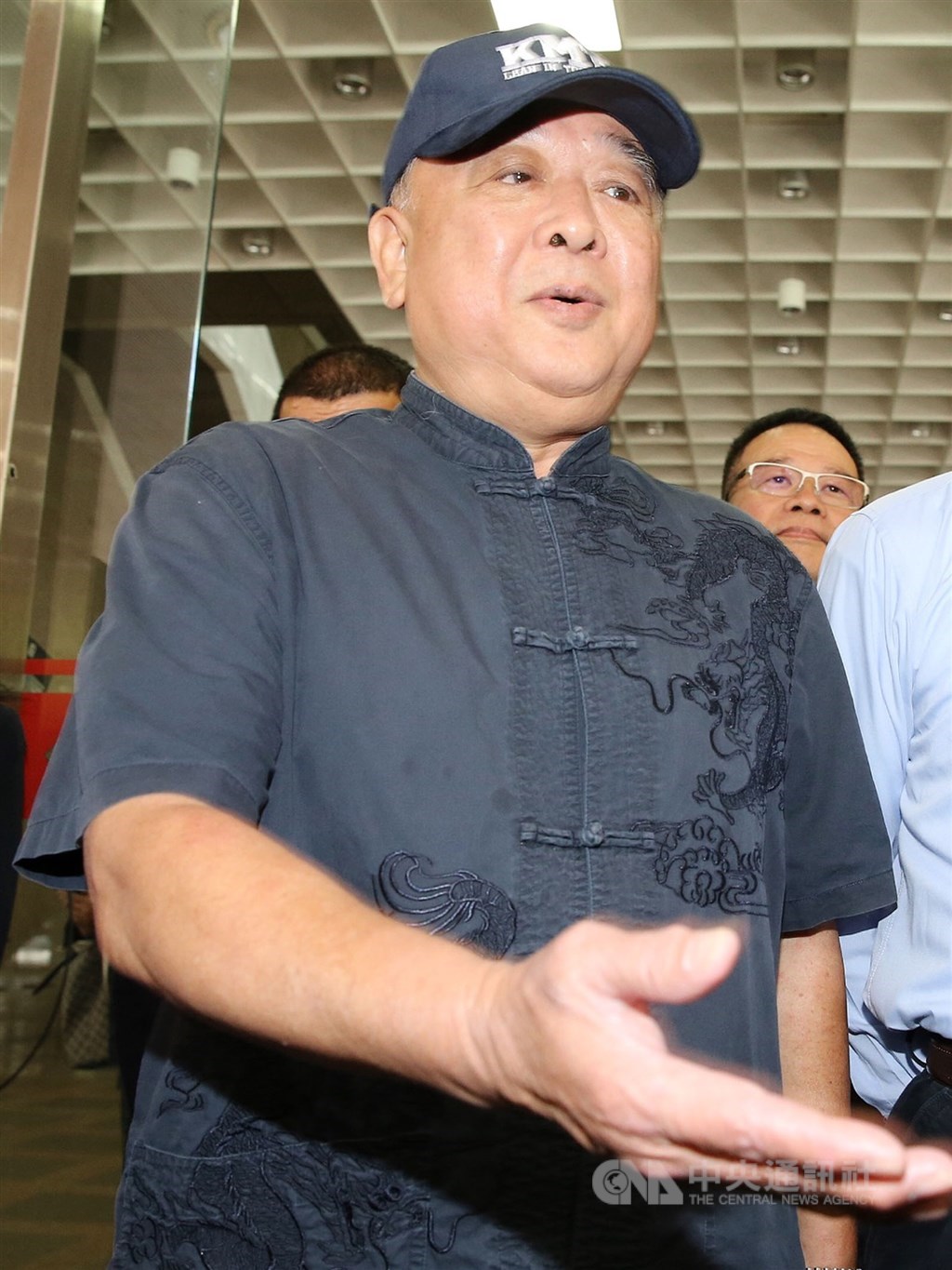 國民黨大陸事務部副主任左正東3日受訪表示,國民黨不分區立委名單部分被提名人選具有爭議,像是退將吳斯懷(前)就應該重新考慮。(中央社檔案照片)