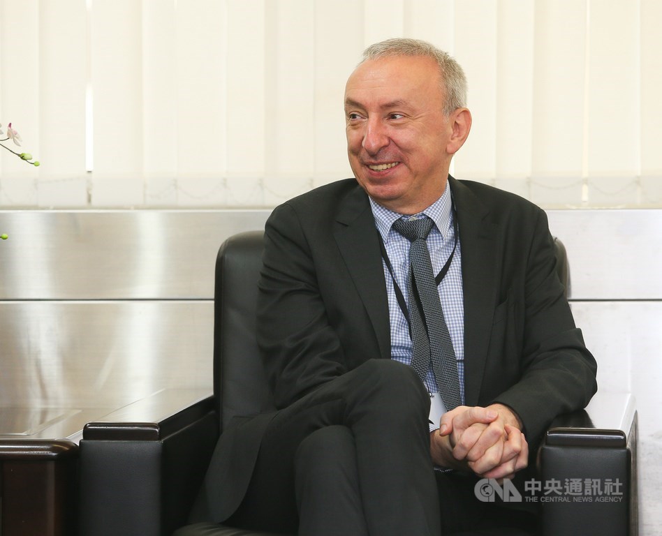 法國駐台代表公孫孟(Jean-François Casabonne-Masonnave)(圖)3日前往中央社交流座談,指出同婚法案的通過提高了台灣在法國的能見度,使得性別平等和政治自由同時成為法國人對台灣的重要觀感。中央社記者謝佳璋攝 108年12月3日