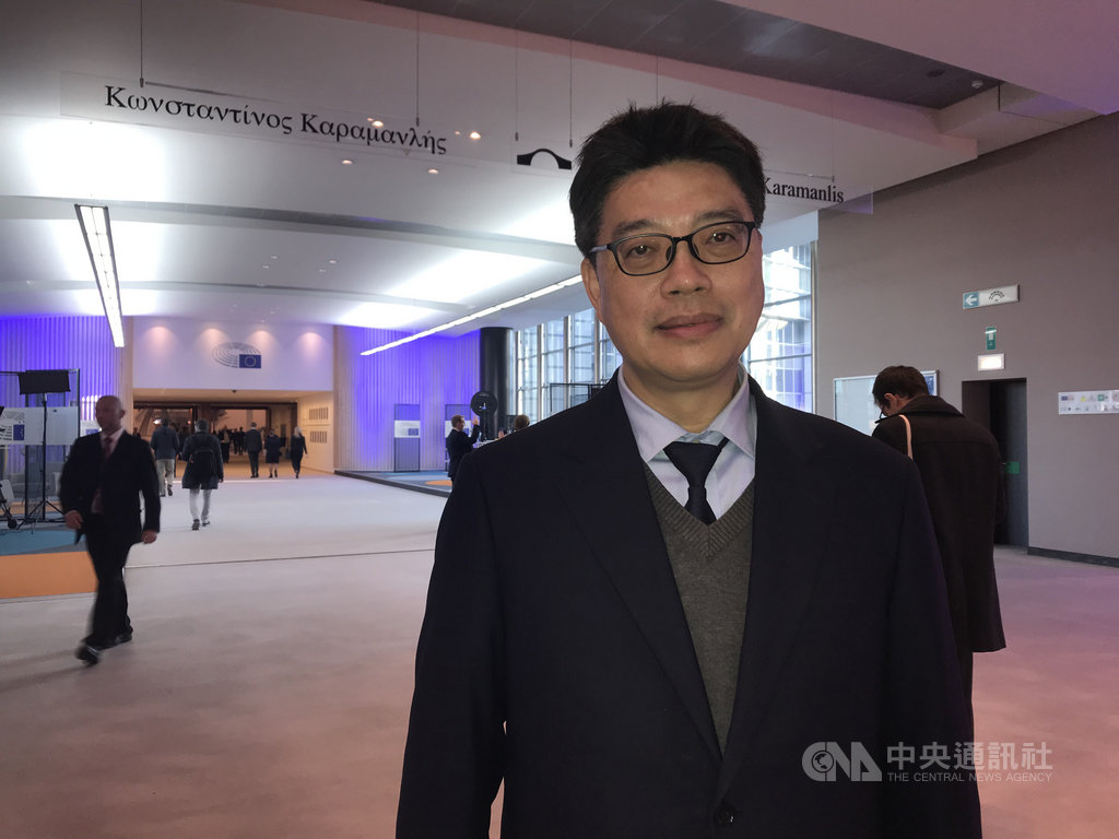 歐洲議會外交委員會4日關切專制政權透過假訊息干擾大選破壞亞洲民主,陸委會副主委邱垂正對此表示,台歐應積極合作強化民主防衛機制。中央社記者唐佩君布魯塞爾攝 108年12月4日