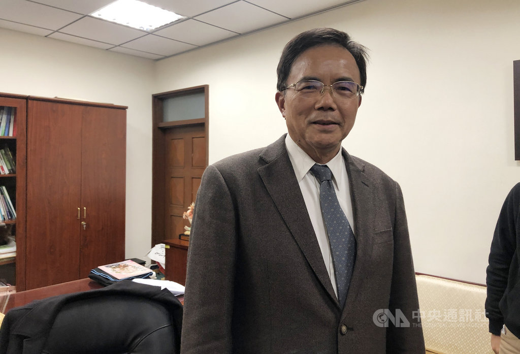 「卡神」楊蕙如涉網路帶風向侮辱大阪辦事處被起訴,有媒體頭版報導楊女的律師來自嘉義「碧仲幫」。法務部次長蔡碧仲(圖)4日說,他民國105年到法務部任職,律師事務所就頂給別人了,所以這件事情與他無關。中央社記者劉世怡攝 108年12月4日