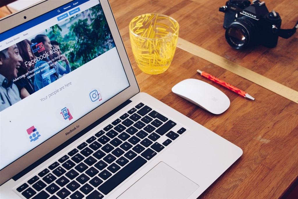 Facebook公開台灣廣告檔案庫報告,以容易閱讀的方式提供大眾廣告相關內容,包含台灣刊登中的政治或選舉相關廣告數量、目前台灣粉絲專頁或參選人的廣告整體花費等。(圖取自Unsplash圖庫)