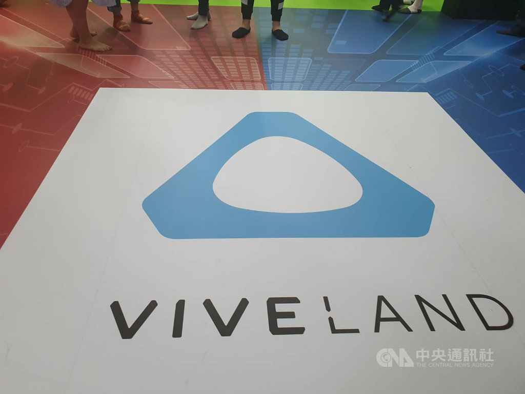 宏達電旗下VIVELAND團隊推出大型VR密室逃脫遊戲,受到消費者歡迎,旗下全台場域每月遊玩次數上看1000次。中央社記者江明晏攝 108年12月5日