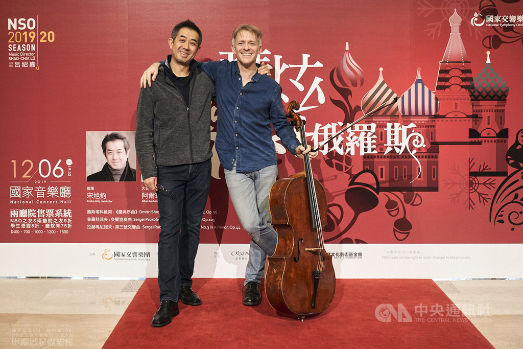 指揮家宋旭鈞(左)與大提琴家阿爾班.蓋哈特(Alban Gerhardt)(右)6日將合作NSO國家交響樂團「琴炫俄羅斯」音樂會,演奏多首俄羅斯大師經典之作。(NSO國家交響樂團提供)中央社記者趙靜瑜傳真 108年12月5日
