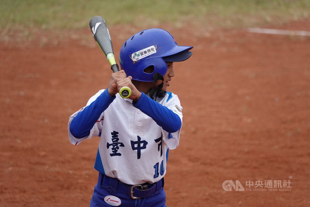 2019年第7屆花蓮台彩威力盃少棒賽5日開打,台中市隊單日連拿2勝,以分組第一名晉級複賽,方紹齊(圖)敲出團隊首轟,但錯過完全打擊紀錄,他盼成為像中信兄弟隊林智勝般的強打者。中央社記者謝靜雯攝 108年12月5日