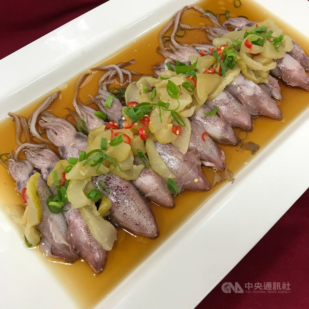 「2019戀戀海味.澎湖美食假期」壓軸「作伙來呷辦桌」活動將於7日在澎湖福朋喜來登酒店登場,展現12道創意精緻且道地的特色料理。(澎湖縣政府提供)中央社 108年12月6日