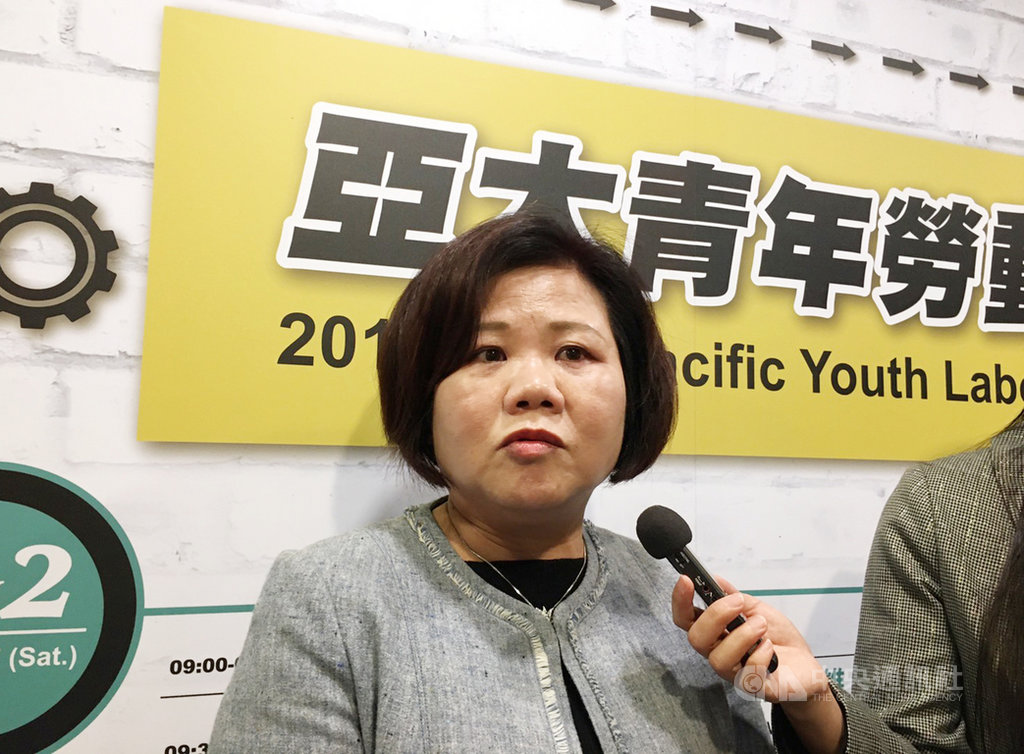 為提高基本工資審議的法律位階,勞動部擬定最低工資法並送行政院審議,勞動部長許銘春6日表示,草案送入行政院審議後,僅有文字上微調,草案的架構與精神沒有太大差別,目前正等排院會審查。中央社記者吳欣紜攝 108年12月6日