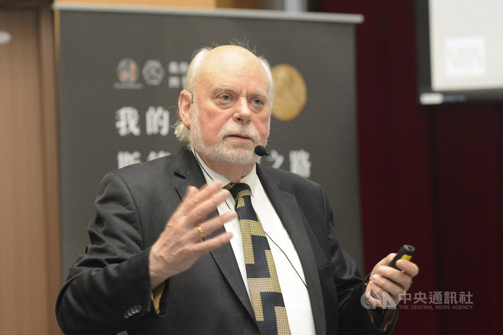 2016年諾貝爾化學獎得主史多達爾(Fraser Stoddart)(圖)應邀來台,6日在台灣大學演講,向台灣學子分享學思歷程,吸引700人到場聆聽。(科技部提供)中央社記者陳至中台北傳真 108年12月6日