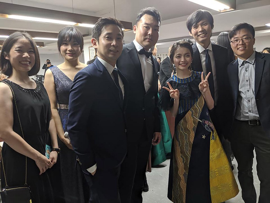 在洛杉磯的台灣作曲家陳彥竹(右1)參與電視劇「魂囚西門」配樂,入圍金鐘獎。(陳彥竹提供)中央社記者林宏翰洛杉磯傳真 108年12月7日