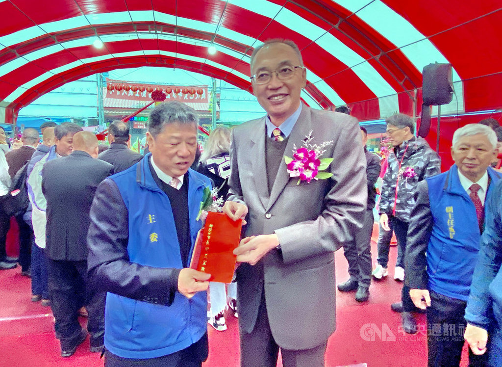 新北市汐止濟德宮7日舉行重建動土典禮,新北市副市長謝政達(中右)出席,代表市長侯友宜向廟方獻上祝福。(新北市民政局提供)中央社記者黃旭昇新北市傳真 108年12月7日