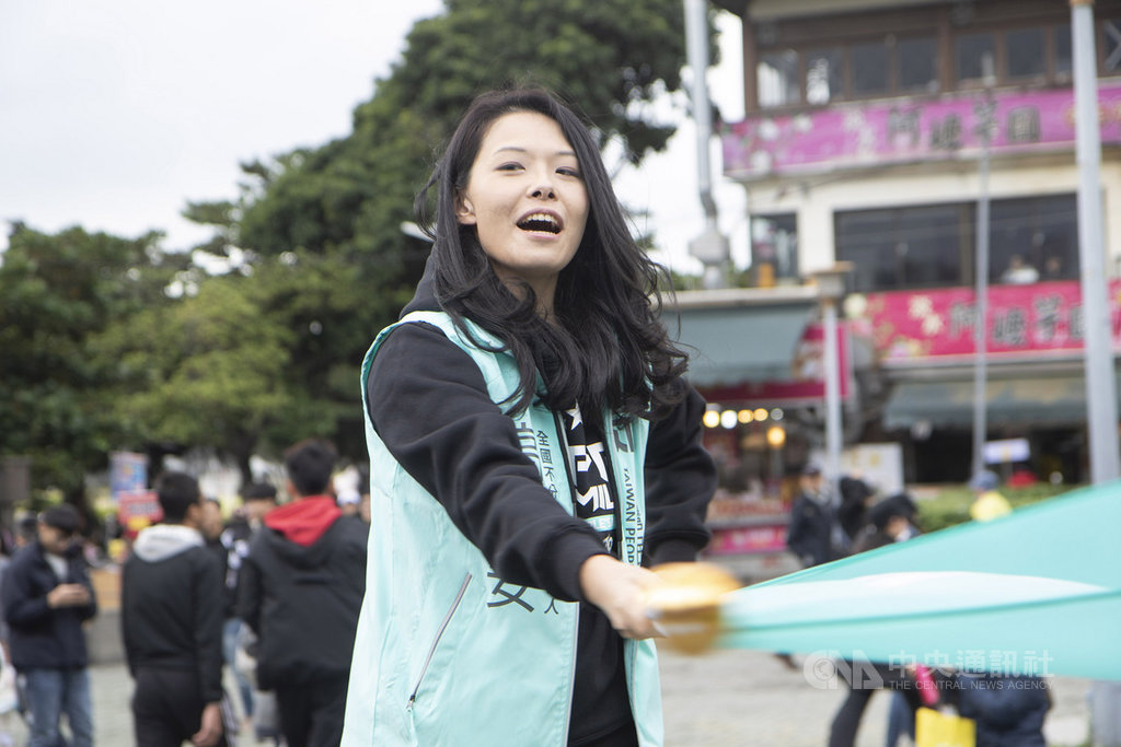 台灣民眾黨不分區立委被提名人、永齡基金會顧問高虹安(圖)7日針對郭陣營發言人劉宥彤臉書寫下「把高虹安還回來」一事,澄清那是玩笑話,不代表鴻海創辦人郭台銘的意思。中央社記者王鴻國攝 108年12月7日