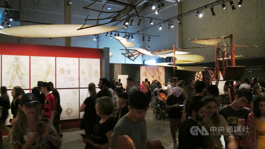 巴西聖保羅影音博物館舉辦「天才達文西逝世500週年紀念特展」,展出文藝復興大師達文西的一些發明設計和創作軌跡。圖為11月23日攝。中央社記者唐雅陵聖保羅攝 108年12月7日