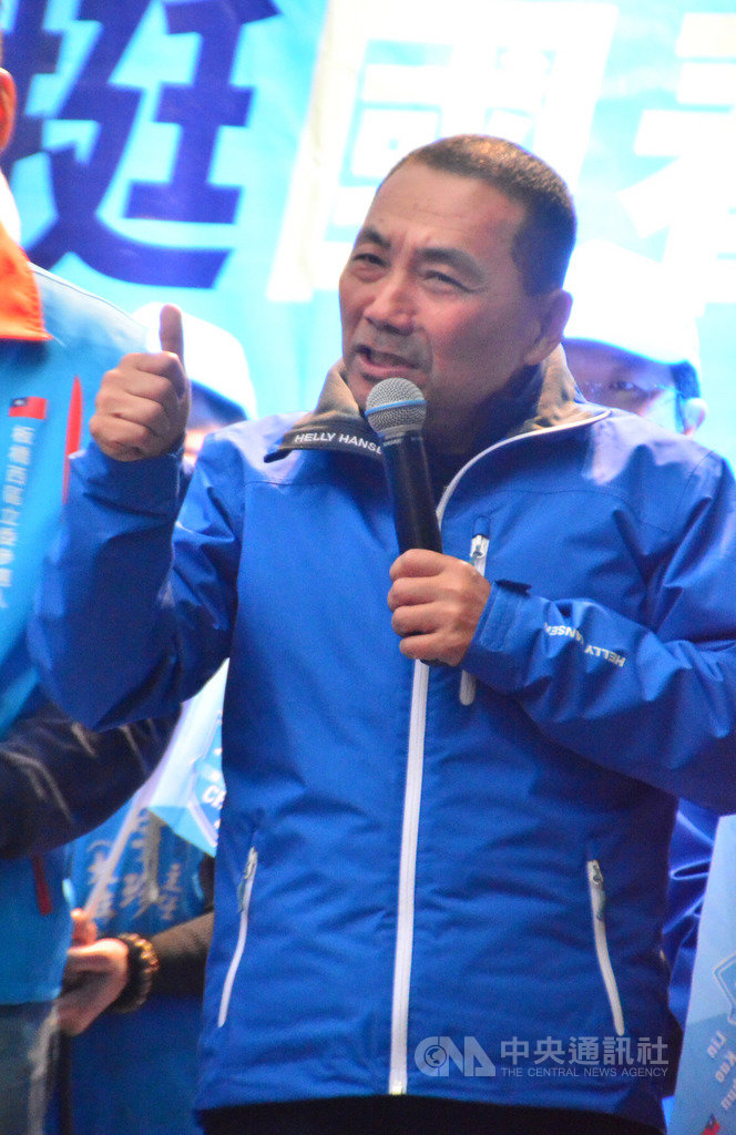 新北市長侯友宜(圖)7日為國民黨籍新北市立委參選人林國春站台助選,受訪時被記者問及是否有機會「韓侯同框」,他僅笑而未答。中央社記者黃旭昇新北市攝 108年12月7日
