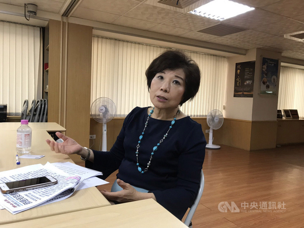 救命癌藥納健保得通過重重關卡,但晚期癌友時刻與死神拔河,吃不起新藥又沒健保給付,只能眼看生命走向終點。台灣癌症基金會副執行長蔡麗娟(圖)呼籲健保署對癌藥採取「差額給付」。中央社記者張茗喧攝 108年12月8日