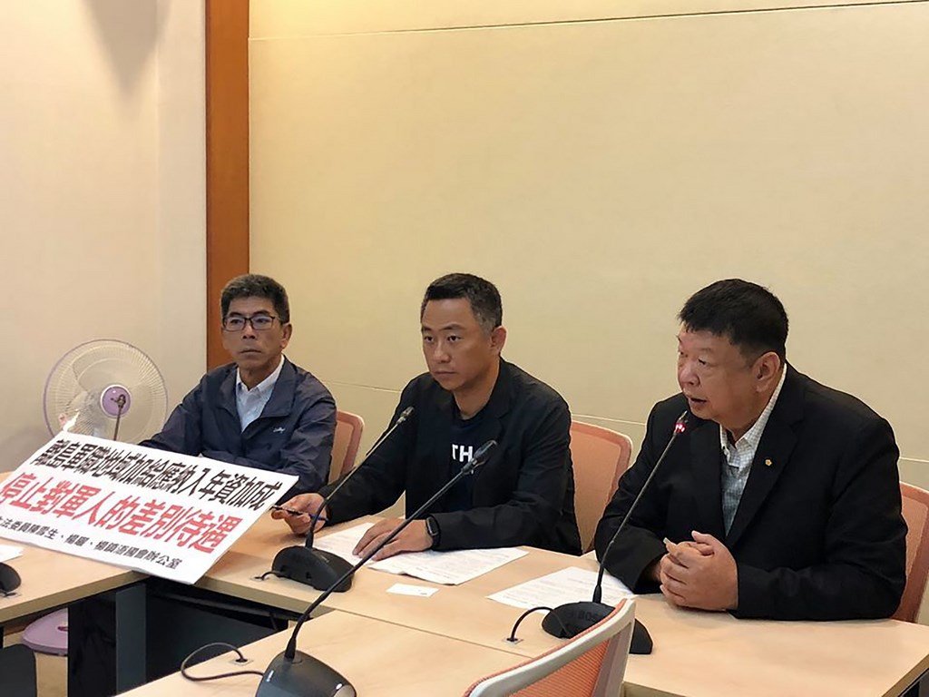 連江縣立法委員選舉5人爭搶唯一一席,中國國民黨籍立法委員陳雪生(右)力拚連任,外界普遍認為仍有現任優勢。(陳雪生國會辦公室提供)中央社 108年12月8日