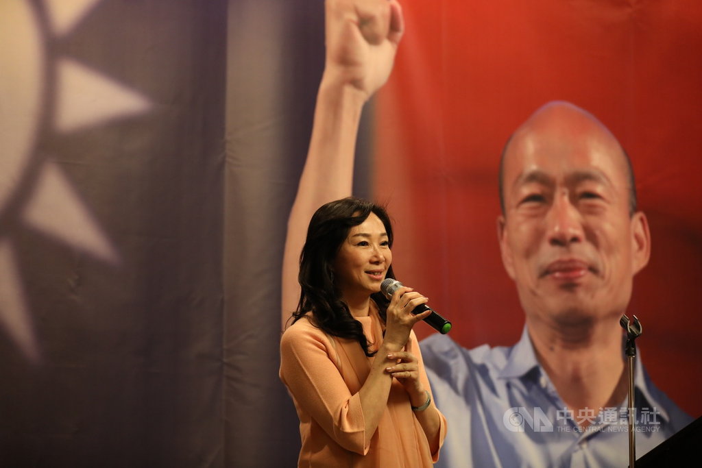 國民黨總統參選人韓國瑜妻子李佳芬7日出席華府當地韓國瑜後援會所舉辦僑宴,現場席開至少71桌,吸引超過700名支持者。中央社記者徐薇婷華盛頓攝 108年12月8日