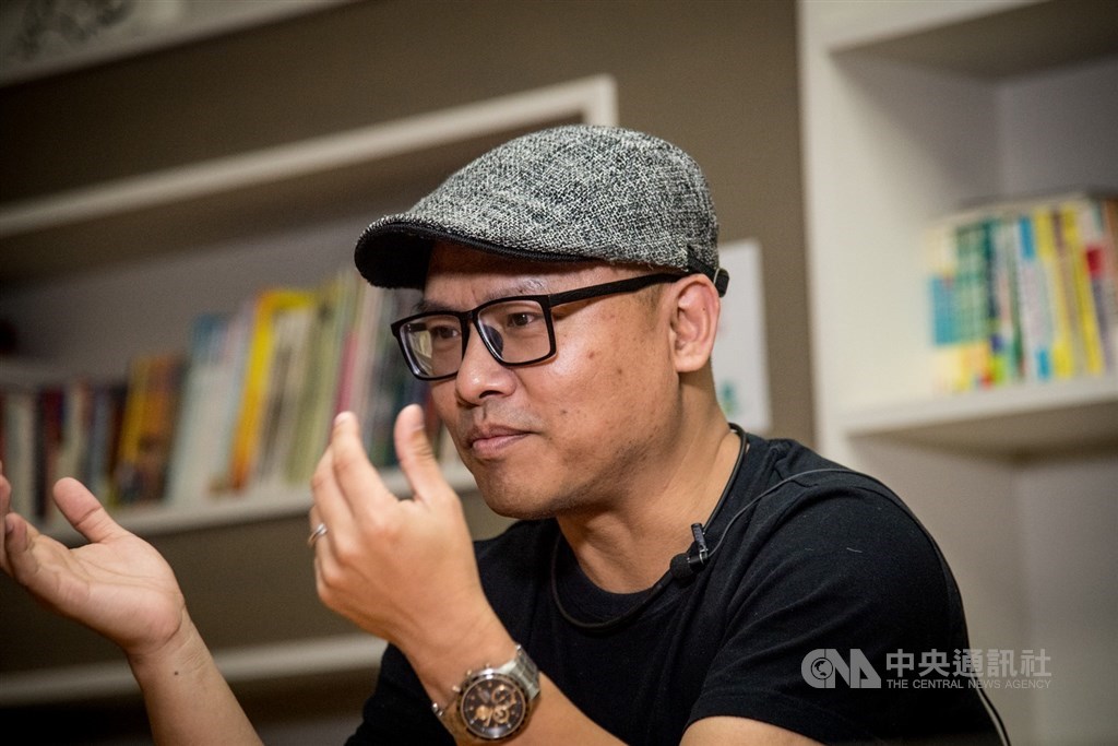 嘻哈音樂編曲人J. Wu說,他的年少輕狂裡,很長一段時間都泡在「淘兒音樂城」。(中央社記者林俊耀攝)