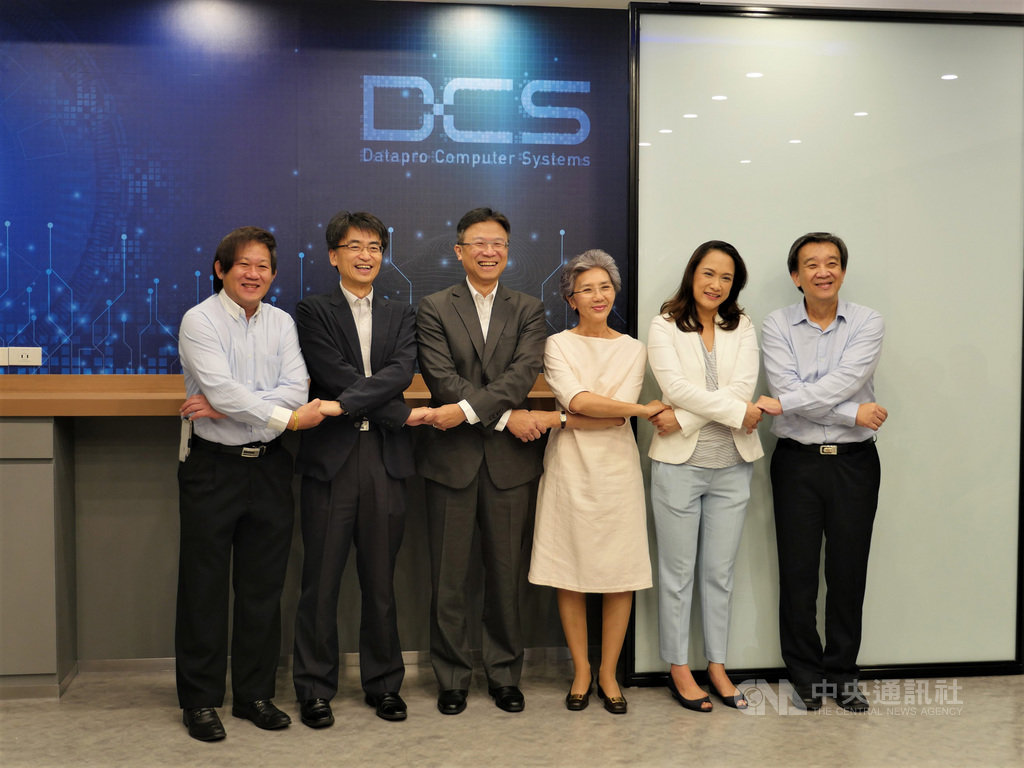 宏碁旗下資安服務商安碁資訊宣布結盟泰國合作夥伴DCS,正式啟動資安監控防護中心(SOC)服務,安碁資訊總經理吳乙南(左3)出席啟用典禮。(安碁資訊提供)中央社記者吳家豪傳真 108年12月9日