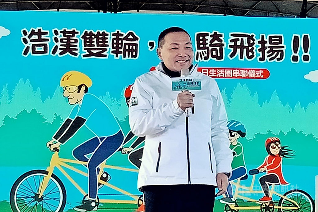 新北市長侯友宜(圖)9日表示,會利用下班時間,在市政工作本分外全力輔選,為國民黨總統參選人韓國瑜拉票,選戰打到最後,絕對要全力的衝刺好好加油,任何一票都不能放棄。中央社記者吳睿騏桃園攝 108年12月9日