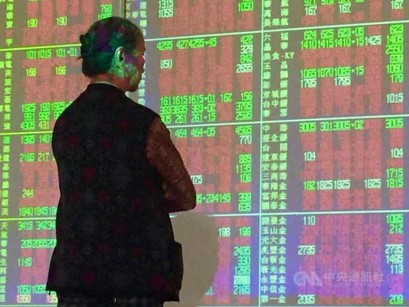 光學鏡頭廠玉晶光在外資近期積極買超推波助瀾下,16日股價重回500元大關,終場以522元作收,波段漲幅達3成。(中央社檔案照片)